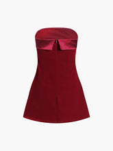 Trägerloses kurzes Kleid aus Satinsamt